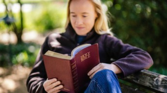 Bible-woman-reading