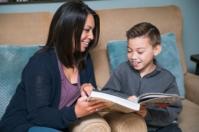 mom-reading-bible