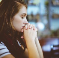 woman-praying-colorful