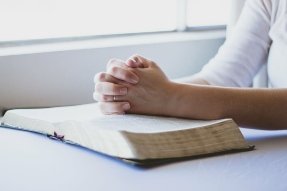 woman-prayer-bible-hands